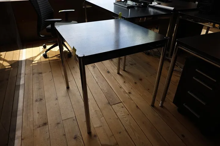 1 x USM Haller Schreibtisch Tischmaß: 75 x 75 x 74 cm